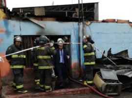 El fiscal y bomberos estuvieron en el sitio del suceso.