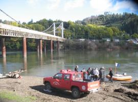 La víctima habría caído desde el puente Eduardo Frei al río Imperial