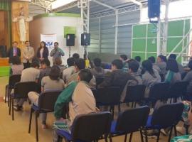 Los alumnos escucharon atentos la información que entregaron los fiscales.  