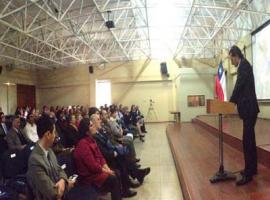 Fiscal Patricio Cooper realiza exposición ante autoridades y vecinos de Estación Central.