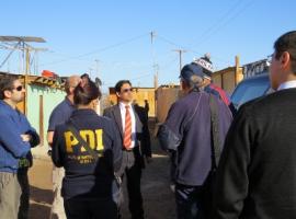 El Fiscal Gonzalo Pino, conversa con testigos del homicidio