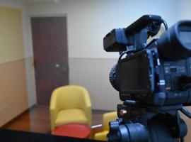 La ley 21.057, recientemente promulgada, regula este nuevo procedimiento. Las salas se ubican en dependencias de cada Fiscalía. 