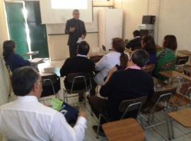 El Fiscal Luis Herrera, durante la actividad con la comunidad educativa.