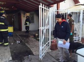 La fiscal ordenó diligencias luego de revisar los daños sufridos en la vivienda afectada por el siniestro. 