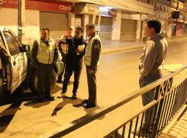 El fiscal Leonel Ibacache dirigió esta madrugada las diligencias en el lugar del atropello.