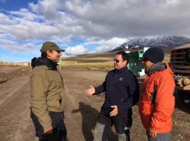 El Fiscal Mario Carrera Guerrero (de chaqueta azul) acudió hasta el sitio del suceso para encabezar la investigación.