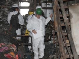El fiscal Ariel Guzmán encabezó las diligencias en las dependencias afectadas por el fuego.