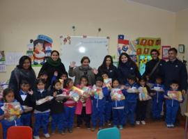La comitiva de la Fiscalía visitó a los menores del Liceo Internado de Putre.