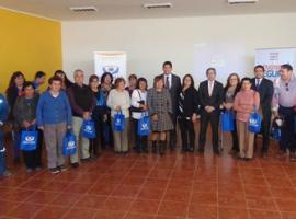 En la reunión los vecinos recibieron además papelería con información institucional.