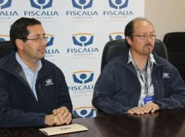 El fiscal Luis Soriano (a la derecha) llegó desde Arica a prestar su apoyo a Atacama.