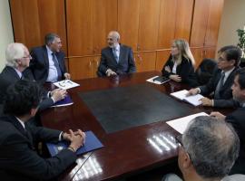 Fiscal Nacional junto al Ministro (s) Relaciones Exteriores, Edgardo Riveros