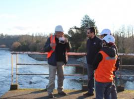 El Fiscal Naín Lamas en la inspección al Puente Cancura junto a peritos del Idiem.