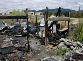 La casa resultó completamenta destruída y la víctima fue rescatada por un vecino