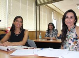 Fiscal Adjunta Paola Zarate junto a querellante del Servicio Nacional de Menores y alumna en práctica de derecho