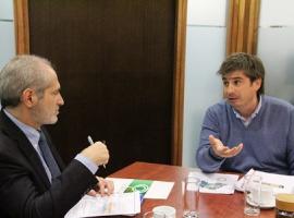 Fiscal José Luis Pérez Calaf en diálogo con el represente de AMUR