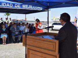 El Presidente de la Corte de Apelaciones de Antofagasta, Manuel Díaz, recibe los terrenos para la construcción de un Barrio Civico.