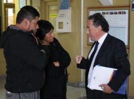 El fiscal Alejandro Vidal explicó los alcances de la sentencia a los pades de ambas víctimas de este caso.