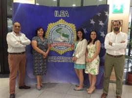 Fiscal Jefe Enrique Canales (primero a la izquierda) junto a otros participantes de curso internacional.