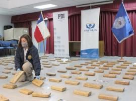 La droga incautada viajaba escondida en toda la carrocería de la camioneta en que viajaban ambos detenidos.