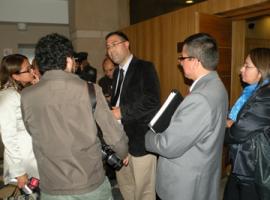 Fiscal Claudio Correa responde las dudas de la prensa.