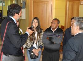 Al terminar el juicio el fiscal Córdova analizó los alcances del veredicto con familiares de las víctimas. 
