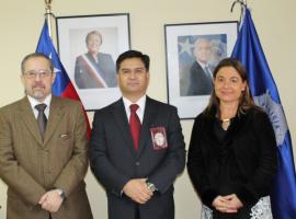 El Fiscal Regional realizó el saludo acompañado por la fiscal jefe de Valdivia, Tatiana Esquivel.