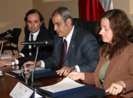 Fiscal Nacional y Directora de la UAF durante firma de convenio.
