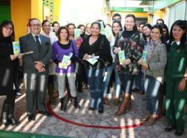 Los apoderados del Jardín Infantil Don Osito recibieron el material informativo de la Fiscalía
