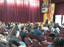 Charla masiva a profesionales de salud y educación