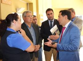 Ambos Fiscales y profesionales de la Unidad de Víctimas junto a familiares de la víctima.