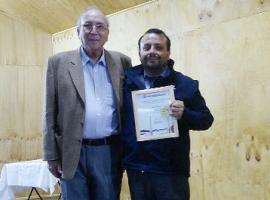 El dirigente social hizo entrega del reconocimiento al fiscal Jorge Hernández en una emotiva ceremonia.