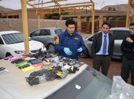 En el vehículo del ex funcionario se encontraron diversas especies que debía ingresar y vender en el penal.