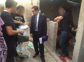 El fiscal de turno, Gabriel Meza, llegó hasta el lugar en que la PDI realizó el procedimiento que permitió la detención de los imputados.