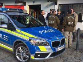 El Fiscal y los efectivos del OS-9 de Carabineros junto a la policía Alemana coordinando las diligencias 
