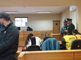 El fiscal del Ministerio Público agregó que los imputados le sustrajeron un arma de fuego, dinero en efectivo y una motosierra.