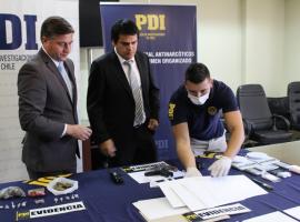 Fiscal Claudio Álvarez junto a personal de la Briant Aeropuerto