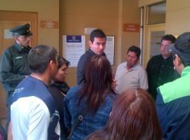 El fiscal Juan Sebastián de la Fuente se reunió con familiares de las víctimas tras formalizar a los detenidos.