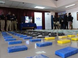 La droga incautada estaba escondida en espacios habilitados en la carrocería del vehículo.