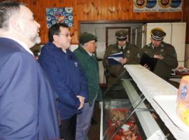 Fiscal Jefe de Pto. Varas, Daniel Alvarado, junto al Gobernador de Llanquihue, Juan Carlos Gallardo, revisaron lugares de expendio de carne en Fresia.