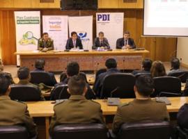 En la firma de la constitución de esta mesa de trabajo participaron además el intendente de Atacama, Miguel Vargas, y ambas policías.