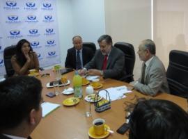 Miembros de la Comisión con el senador Guillier.