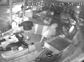 Las cámaras de seguridad del local comercial registraron el delito.