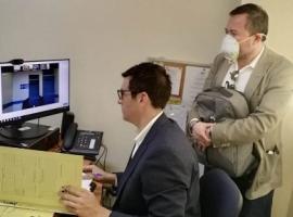 El fiscal Nicolás Shertzer (sentado) formalizó la investigación.