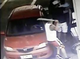 En la audiencia se reprodujo el video que captó el momento en que el imputado atacó al conductor con un machete.