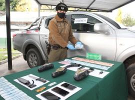 Los detenidos se desplazaban en una camioneta robada en la región Metropolitana.