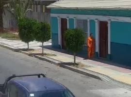 El imputado fue registrado por las cámaras de seguridad instaladas en esta comuna.