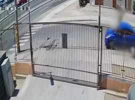 El incidente fue captado por cámaras de seguridad y difundido por redes sociales.