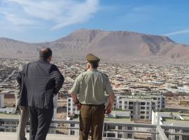 Fiscal Nacional junto al jefe de zona subrogante general Ivan Monje Neira. 3era Comisaría de Alto Hospicio