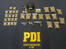 La droga y armas incautadas en la vivienda del imputado y en su vehículo.