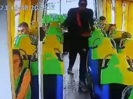 Toda la acción fue grabada por una cámara al interior del bus.